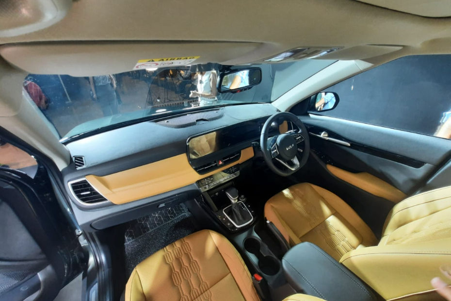 2023 Kia Seltos cabin 2023 Kia Seltos cabin