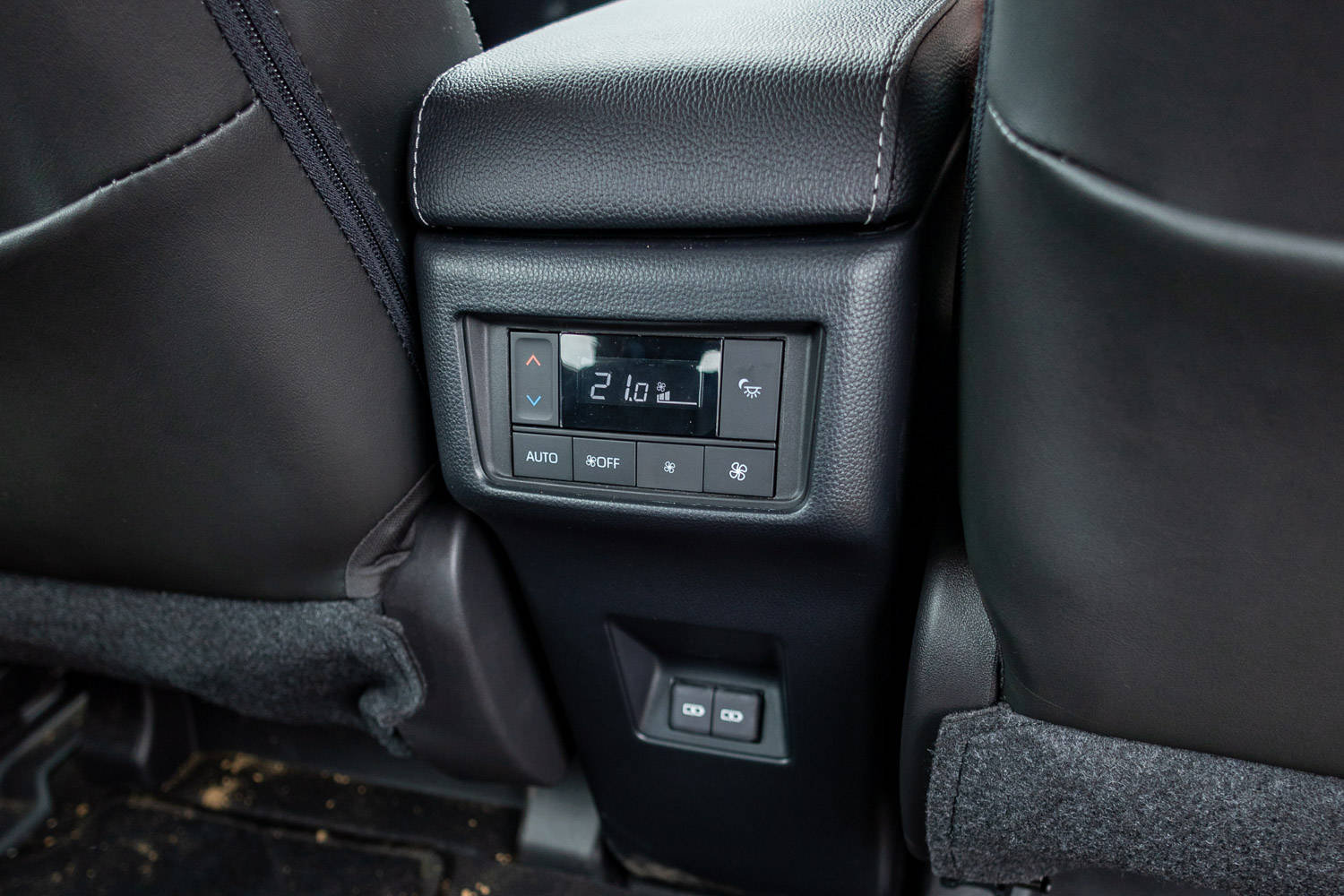 Maruti Invicto dual-zone climate control