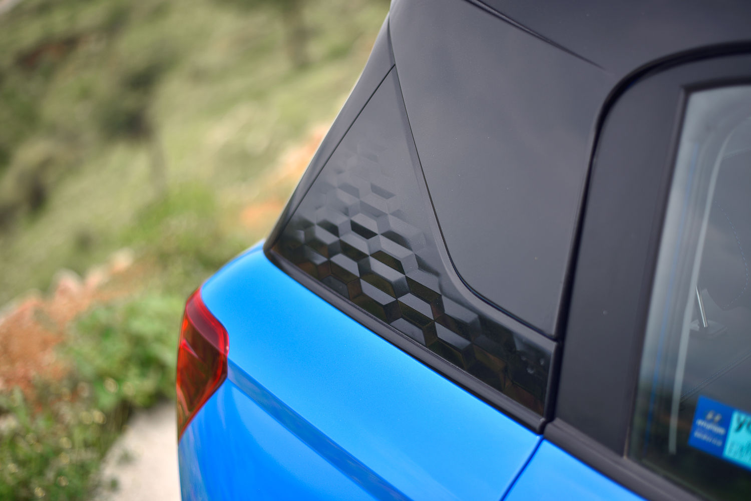 Hyundai Exter textured finish on C-pillar