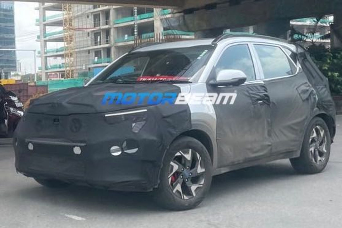 Kia Sonet facelift spied