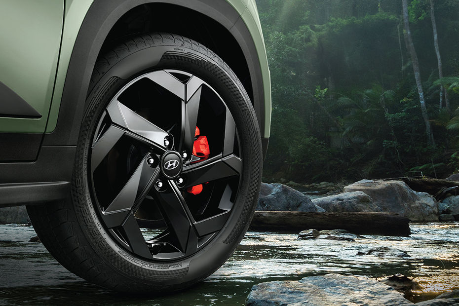 Hyundai Creta-Alcazar Adventure edition red brake callipers Hyundai Creta-Alcazar Adventure edition red brake callipers