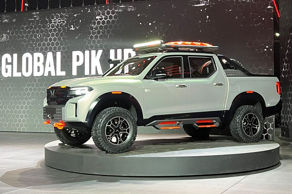 Mahindra Global Pik Up side