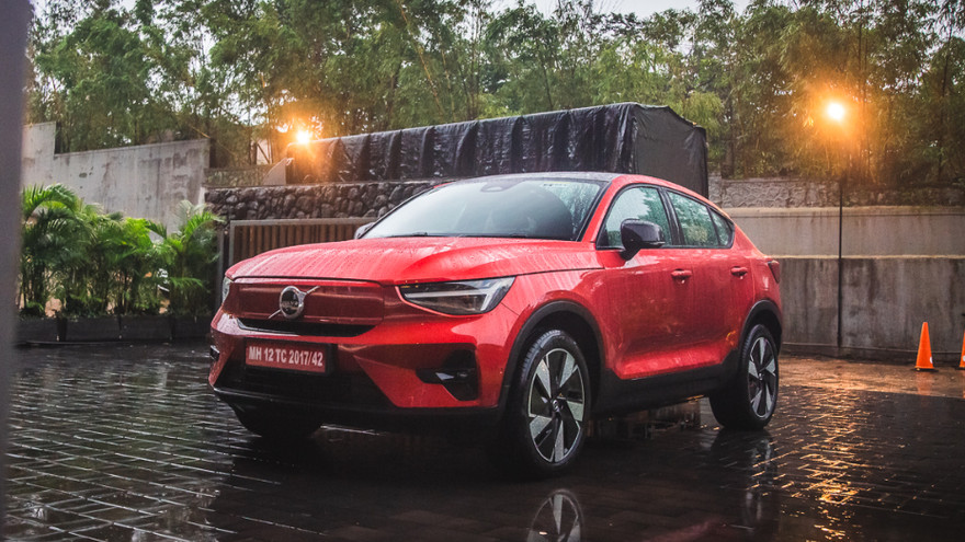 Volvo EC40 Road Test Images