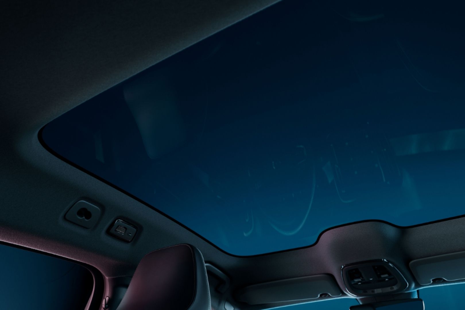 Volvo C40 Recharge Panoramic glass roof