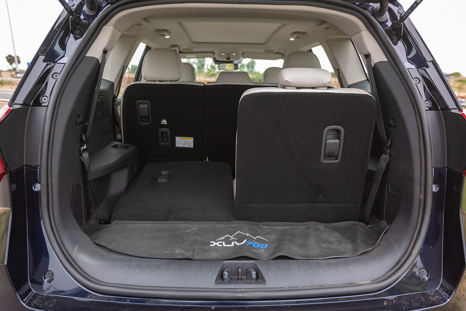 XUV700 7-seater XUV700 7-seater