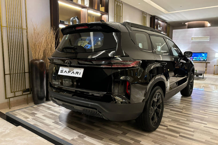 A Look At The Tata Safari Facelifts Dark Edition In These Real Life