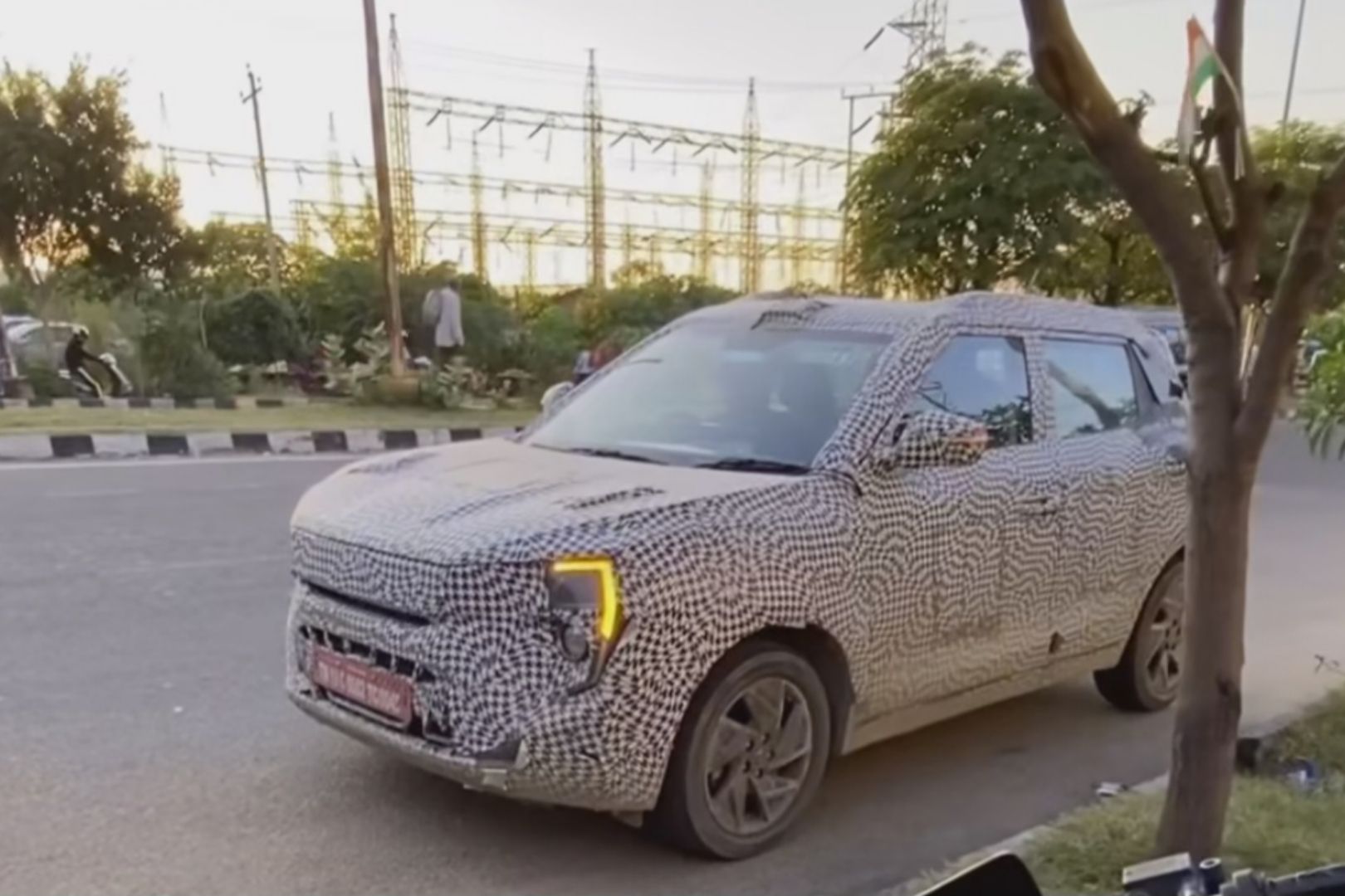Mahindra XUV300 Facelift Spied Again, New Alloy Wheels & Connected LED Taillamps Revealed