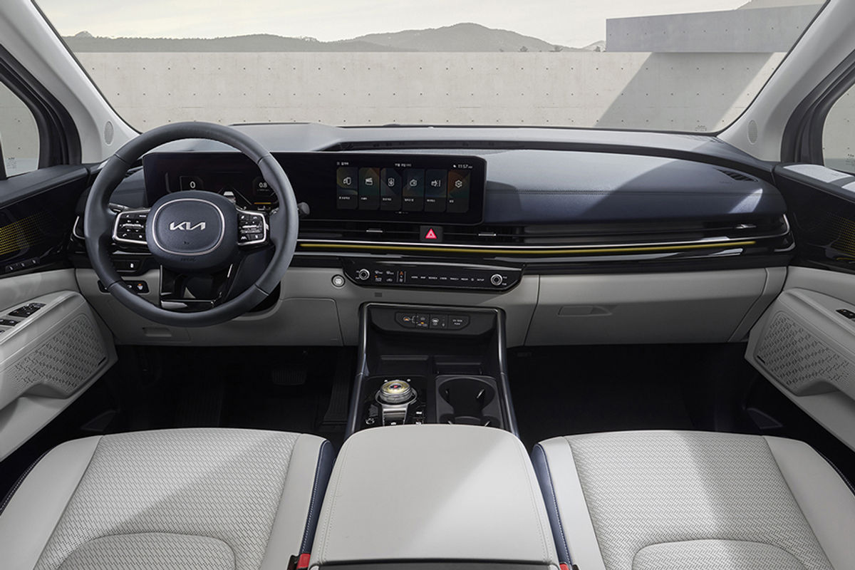 2024 Kia Carnival cabin