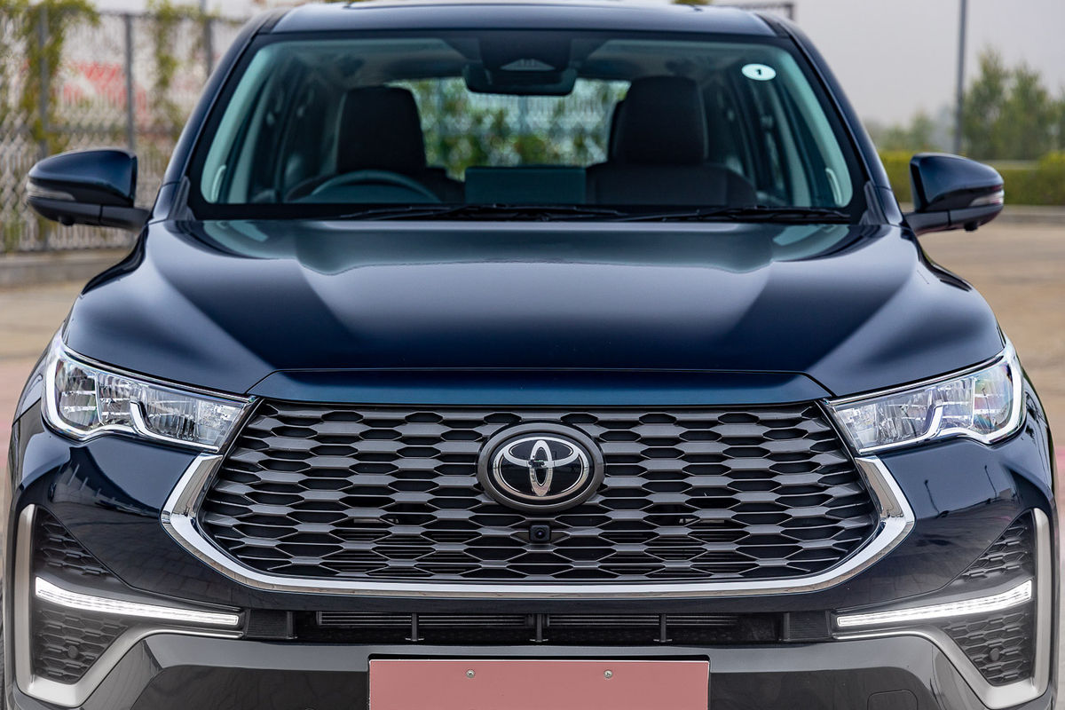 Toyota Hycross front Toyota Hycross front