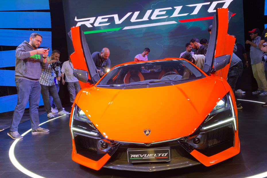 Lamborghini Revuelto