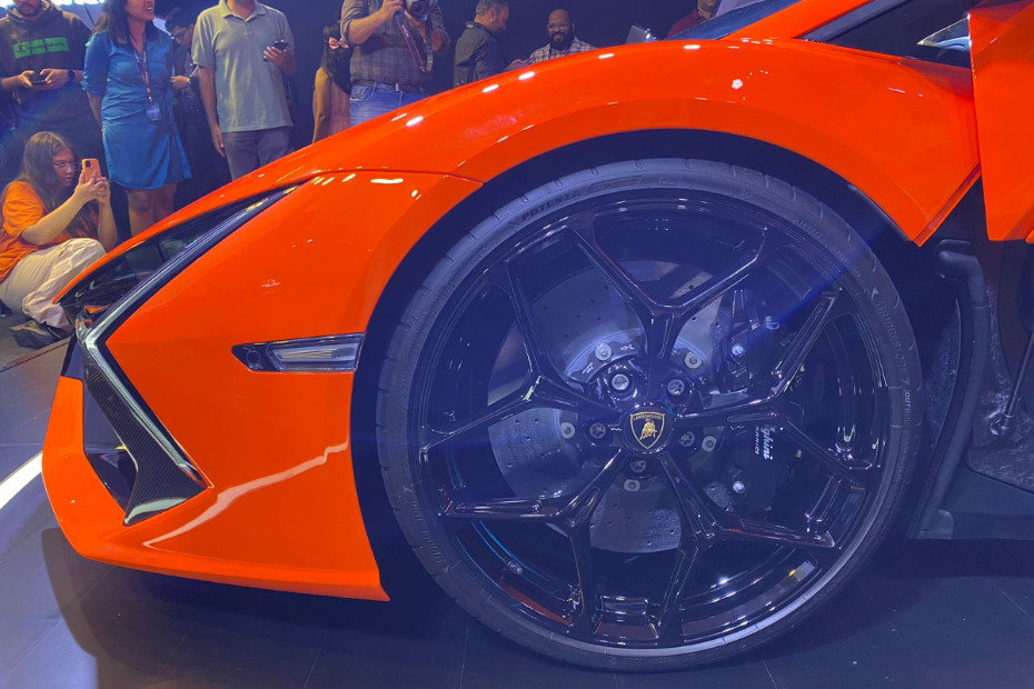 Lamborghini Revuelto