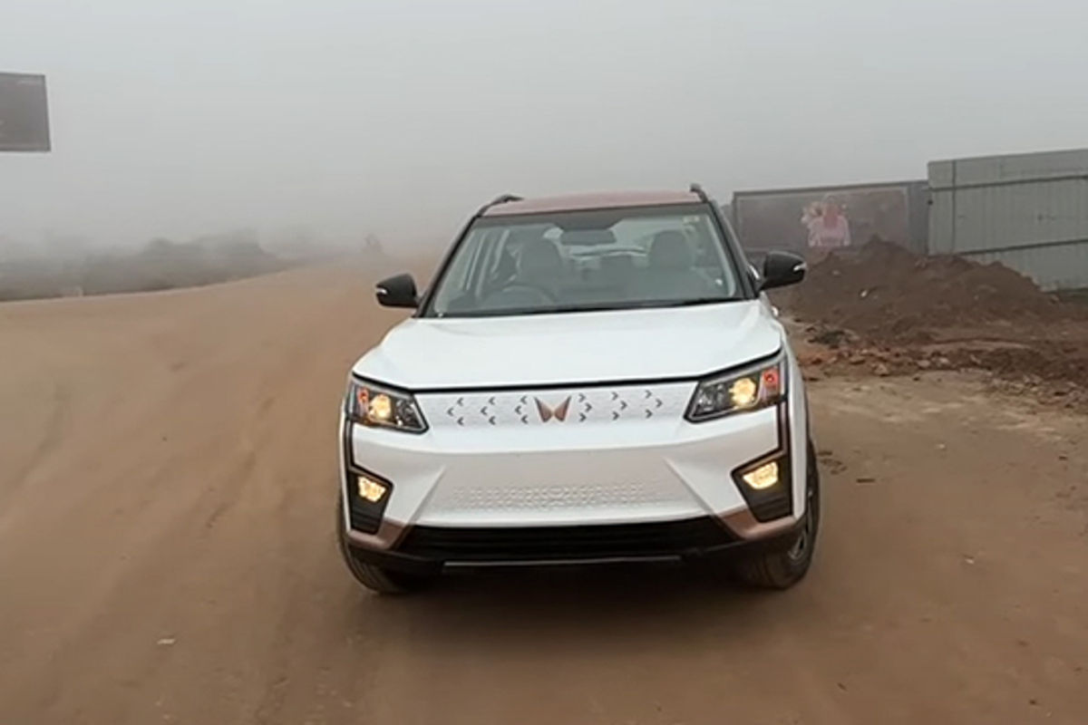 2024 Mahindra XUV400