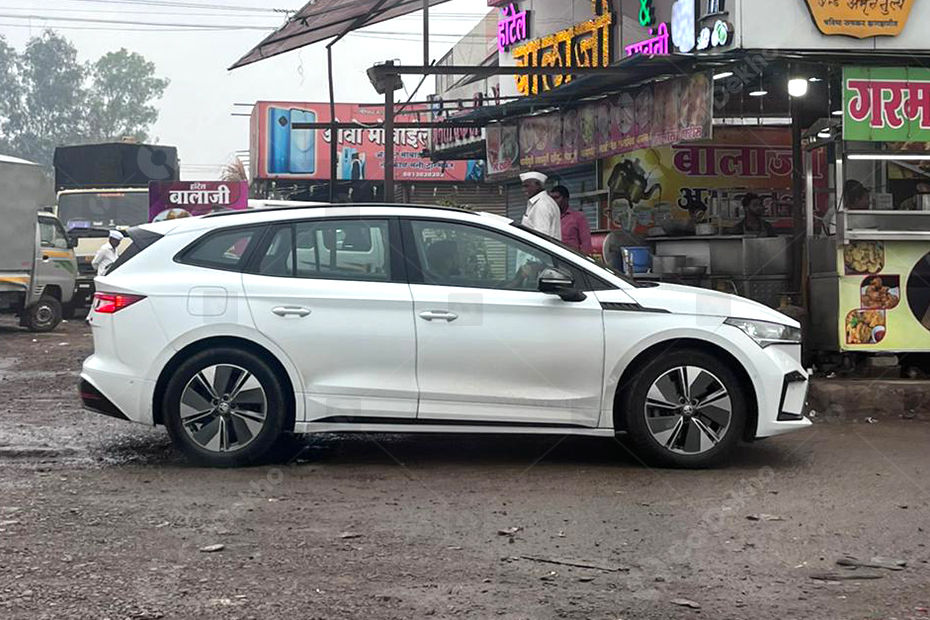 Skoda Enyaq iV side spied Skoda Enyaq iV side spied