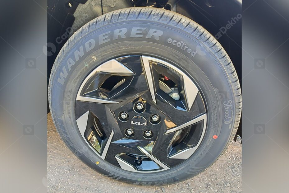 2024 Kia Sonet HTX Alloy Wheels