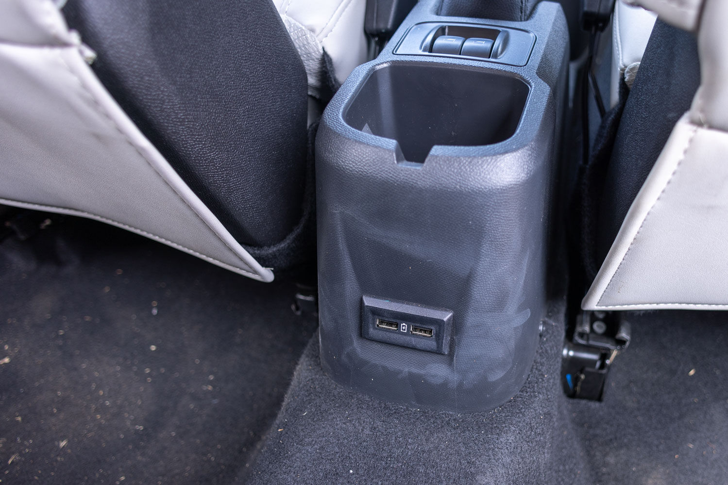 Citroen C3 Aircross bottle holder and USB ports