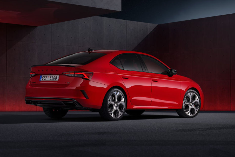 Facelifted Skoda Octavia RS Side