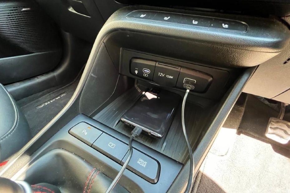 Hyundai Verna android auto and apple carplay