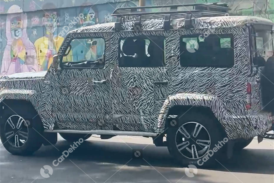 5-door Force Gurkha Side