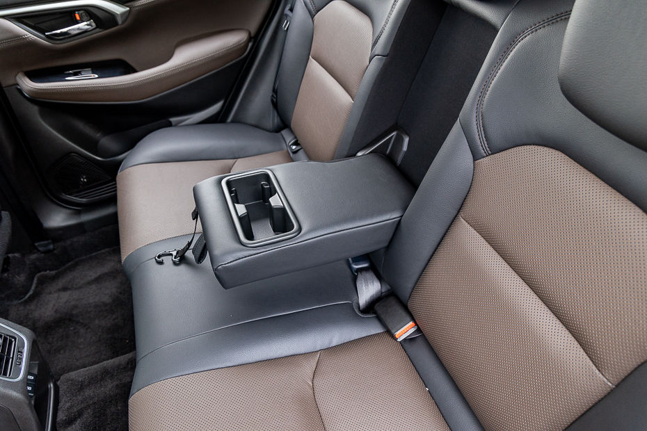 Toyota Urban Cruiser Hyryder Rear Cupholders