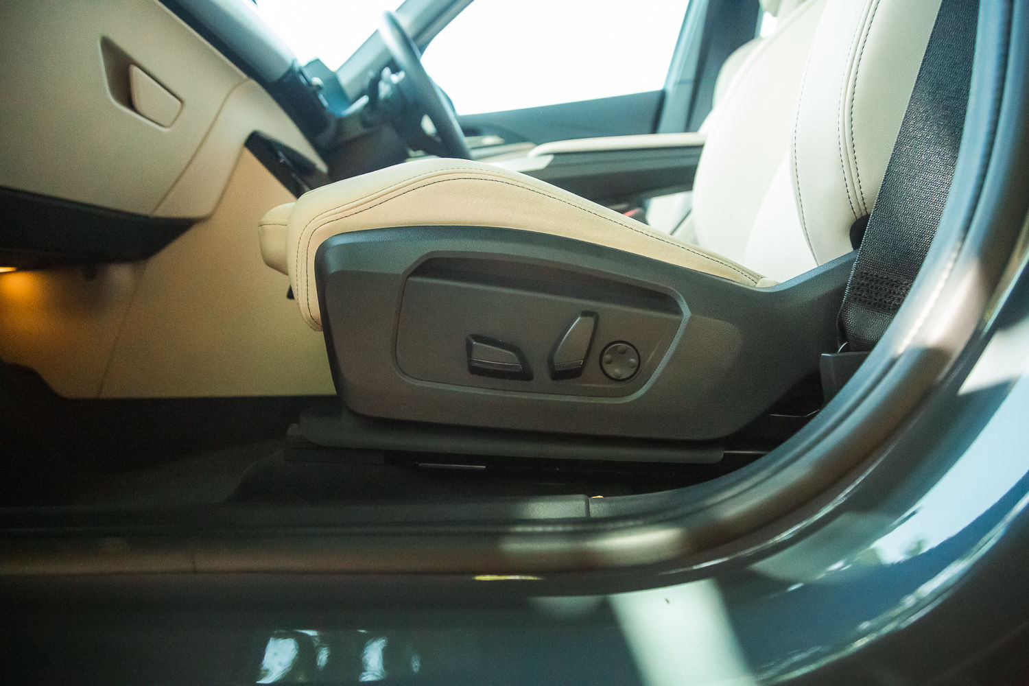 BMW iX1 Powered Front Seat