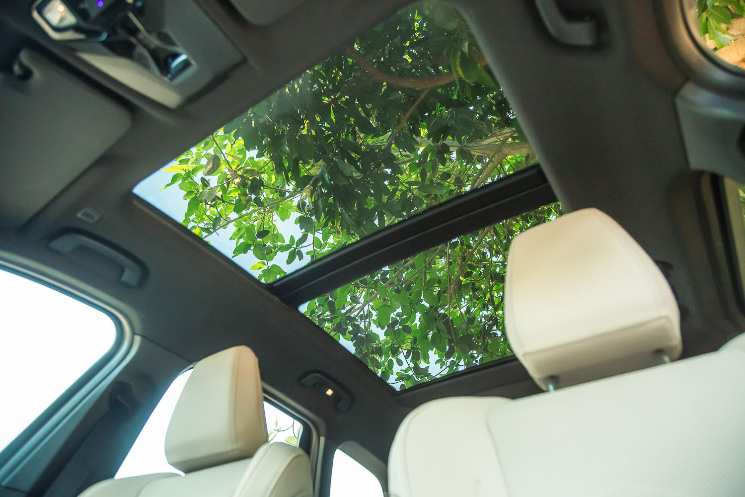 BMW iX1 Panoramic Sunroof