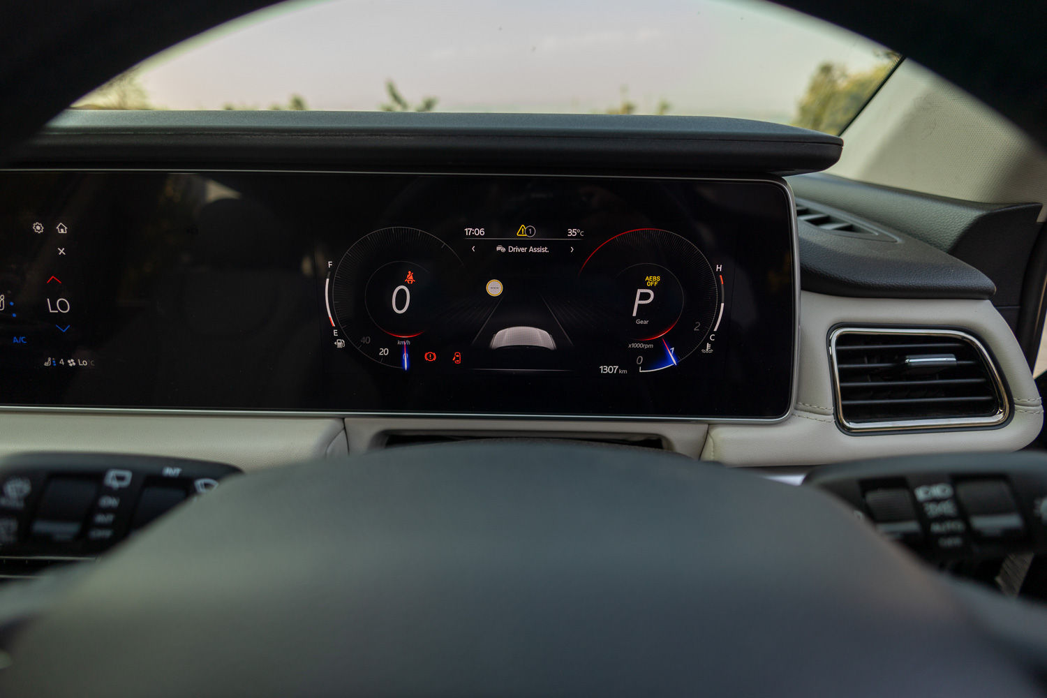 10.25-inch digital driver's display