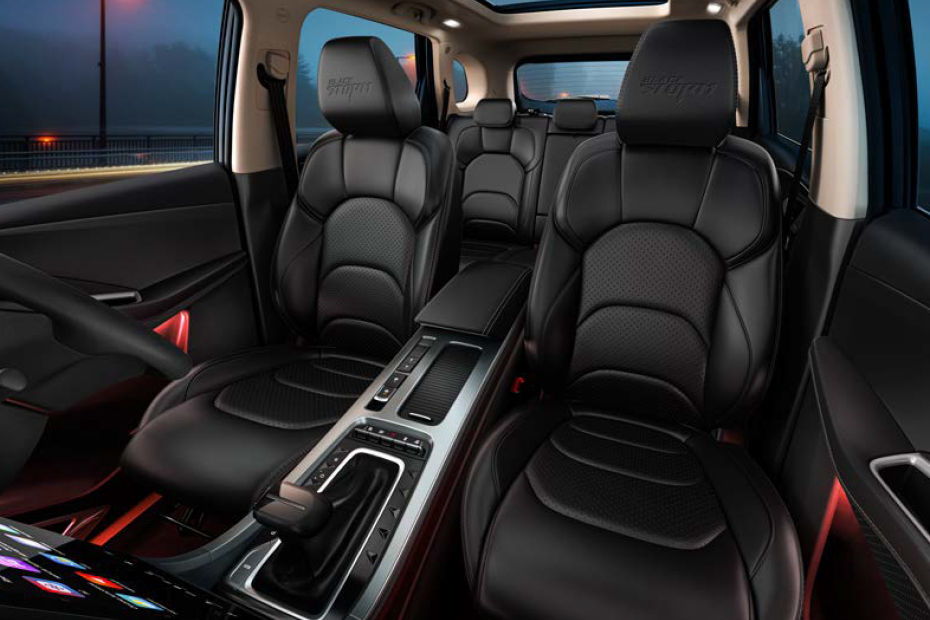 MG Hector Blackstorm Seats