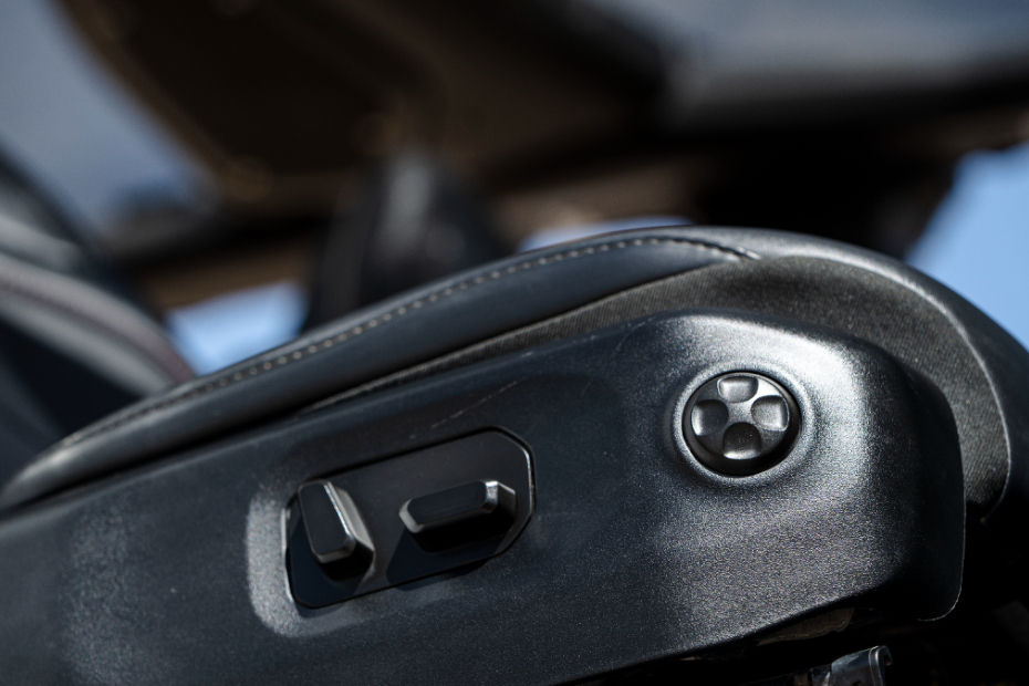 2024 Jeep Wrangler 12-way Powered Seats