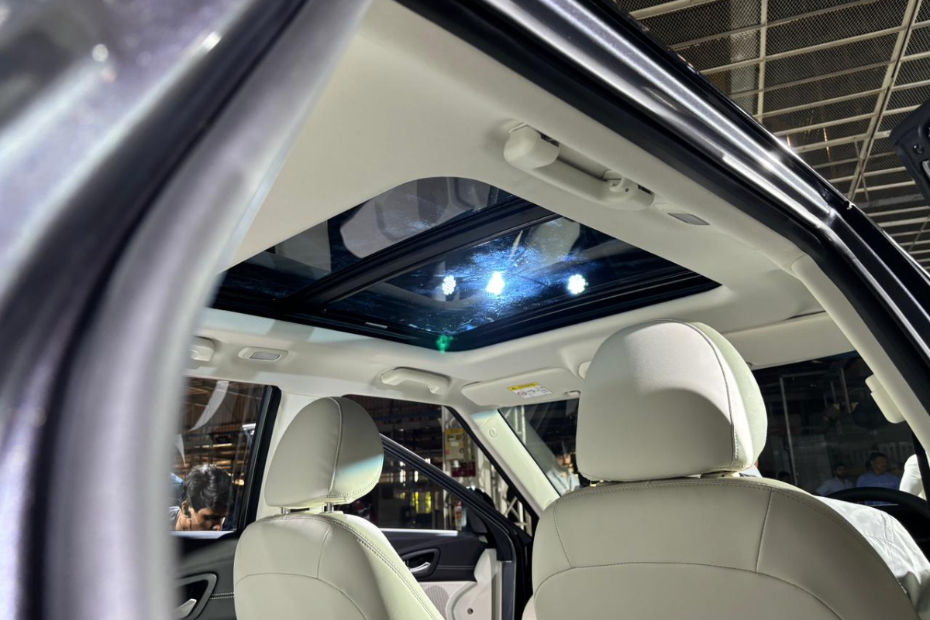 Mahindra XUV 3XO Sunroof