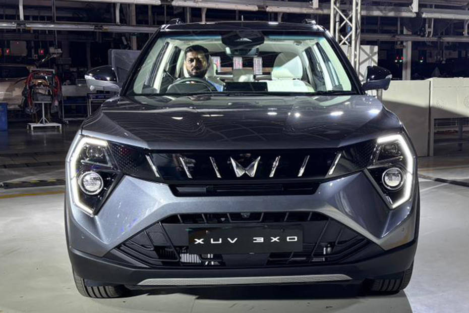 Mahindra XUV 3XO front