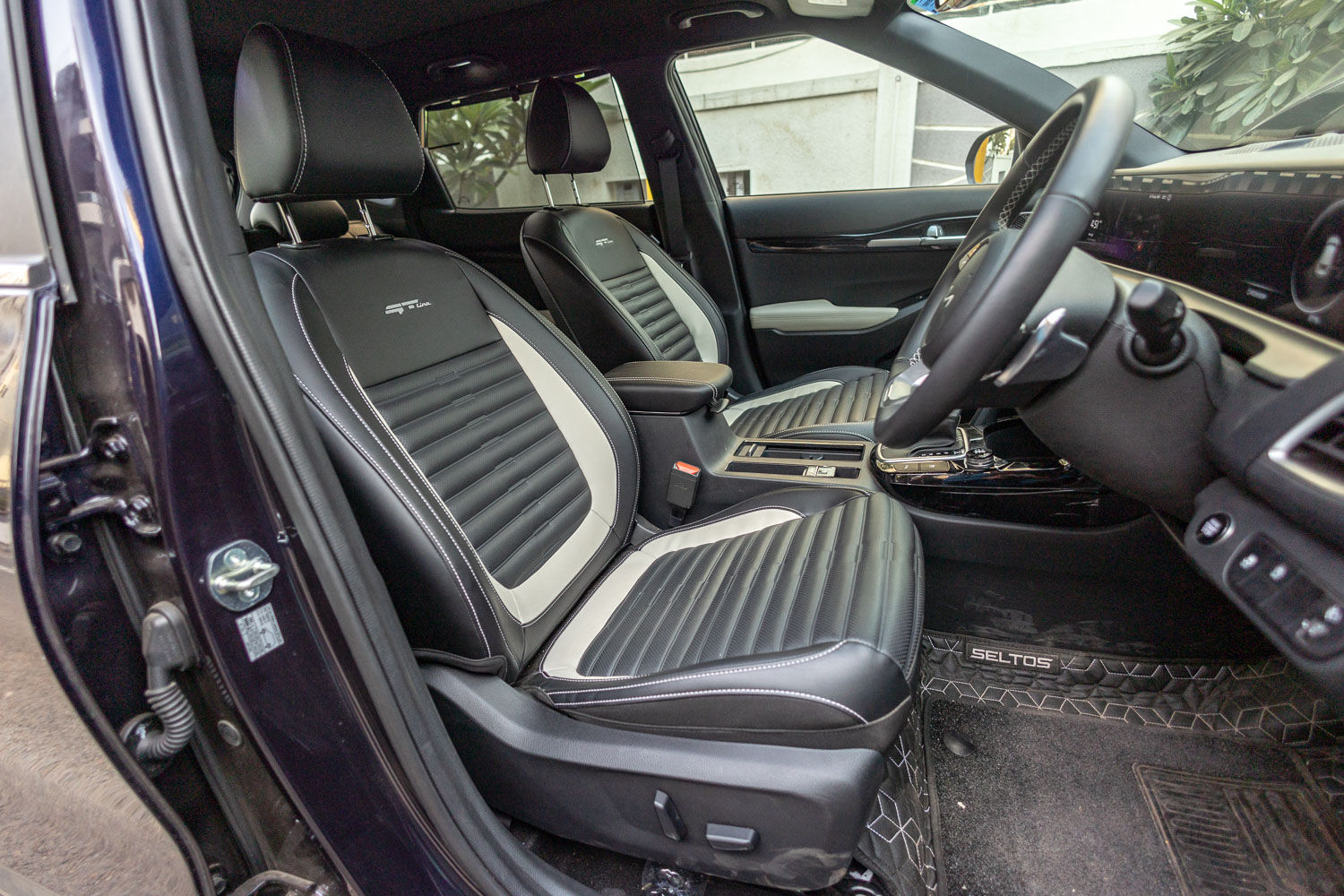 Kia Seltos Front Seats