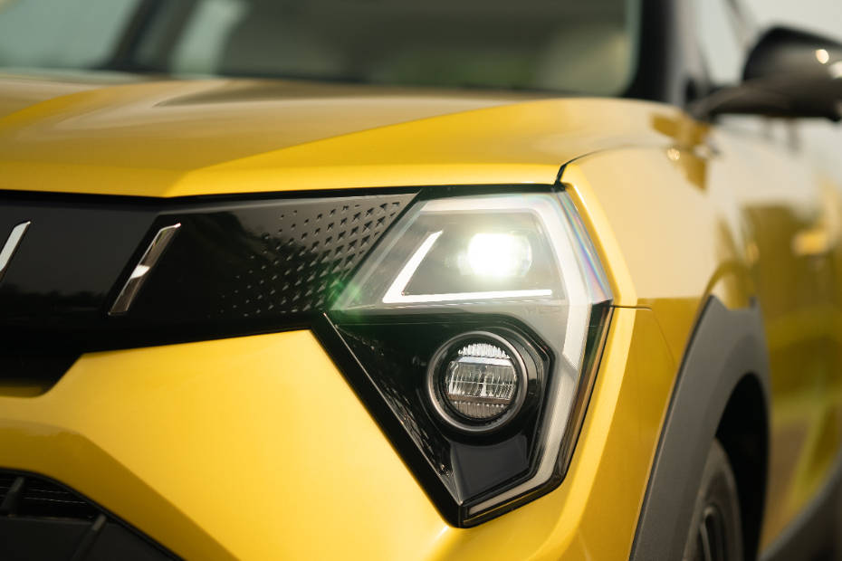 Mahindra XUV 3XO Headlights