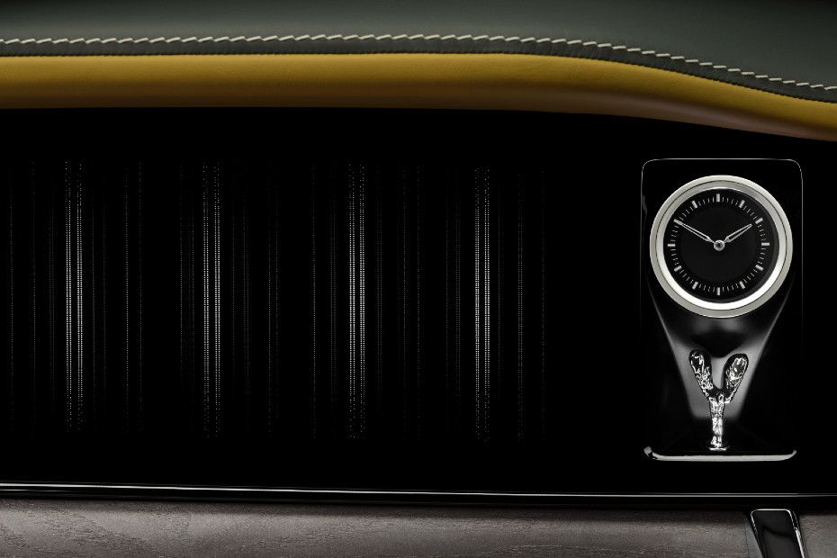 Rolls-Royce Cullinan Series II 'Spirit of Ecstasy'nin minyatür versiyonu Rolls-Royce Cullinan Series II 'Spirit of Ecstasy'nin minyatür versiyonu