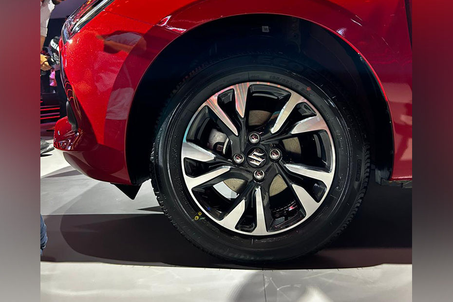 2024 Maruti Swift 15-inch dual-tone alloy wheels