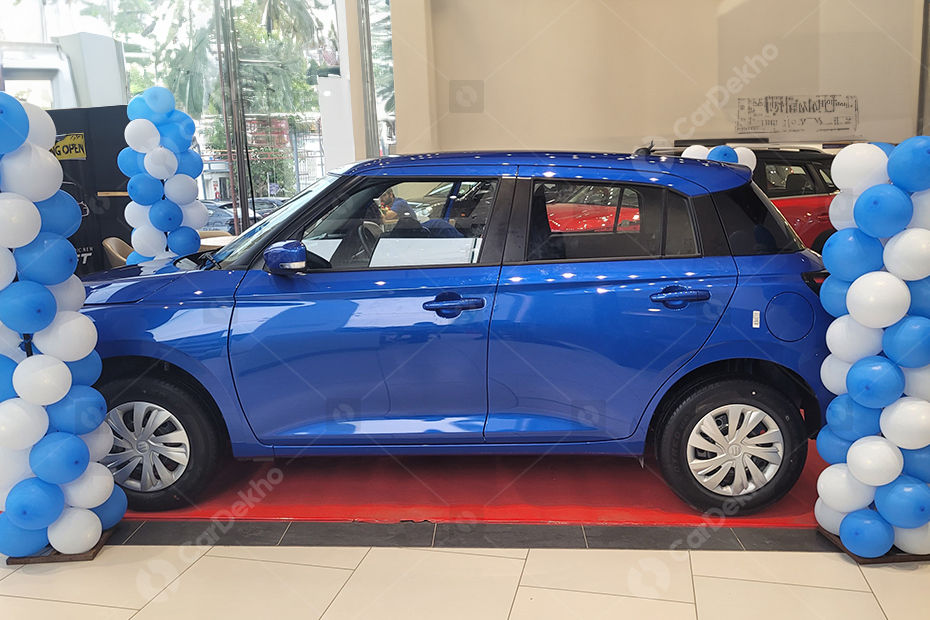 2024 Maruti Swift Vxi side