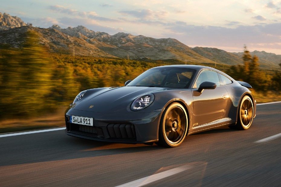 New Porsche 911 GTS
