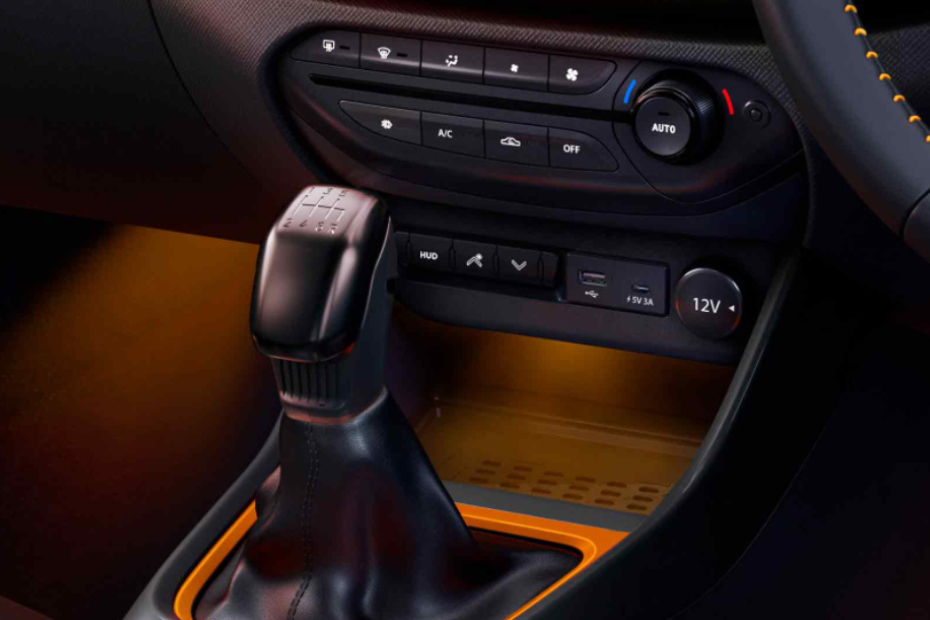 Altroz Racer Wireless Phone Charging Altroz Racer Wireless Phone Charging