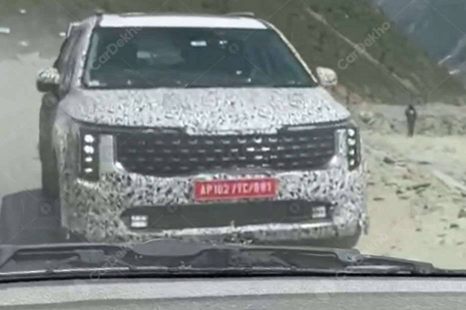 2024 Kia Carnival spied
