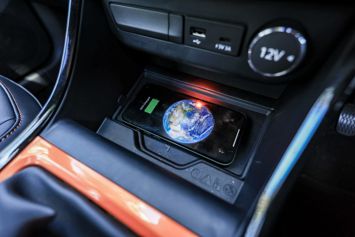 Tata Altroz Racer wireless phone charging Tata Altroz Racer wireless phone charging