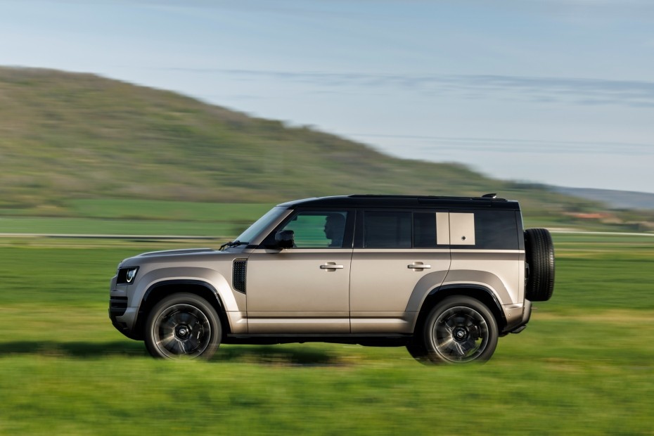 Land Rover Defender Octa Unveiled, India Prices To Start At Rs 2.65 ...