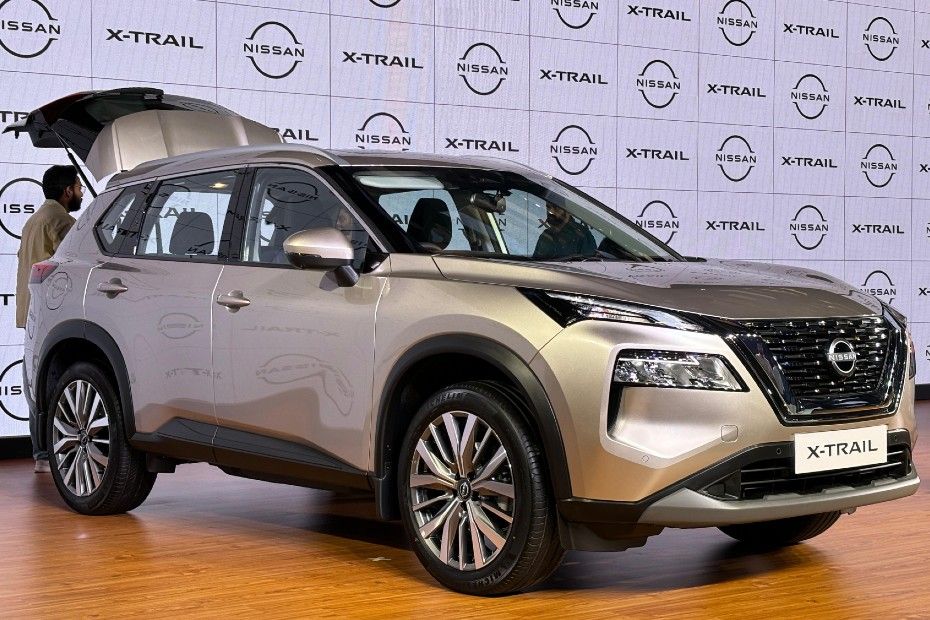 Fourth-generation Nissan X-Trail Champagne Silver Fourth-generation Nissan X-Trail Champagne Silver