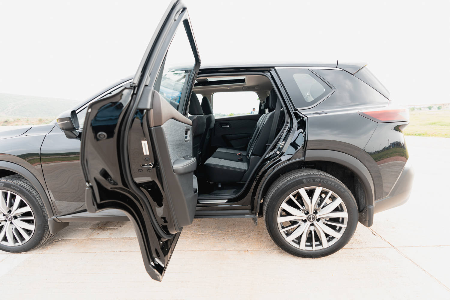 Nissan X-Trail Door