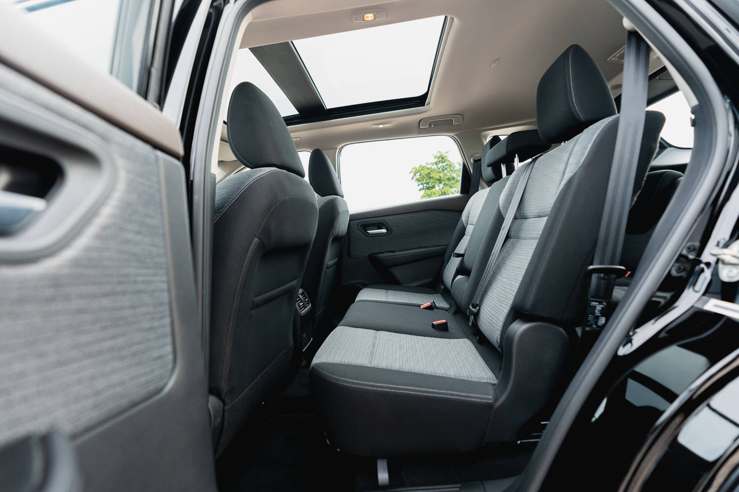 Nissan X-Trail 2nd row Seats