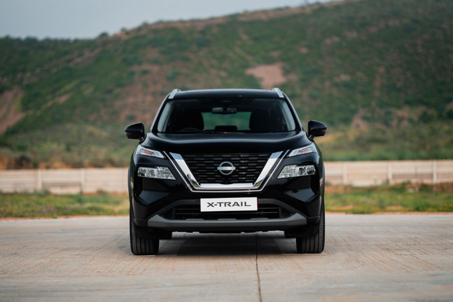 Nissan X-Trail Front Nissan X-Trail Front