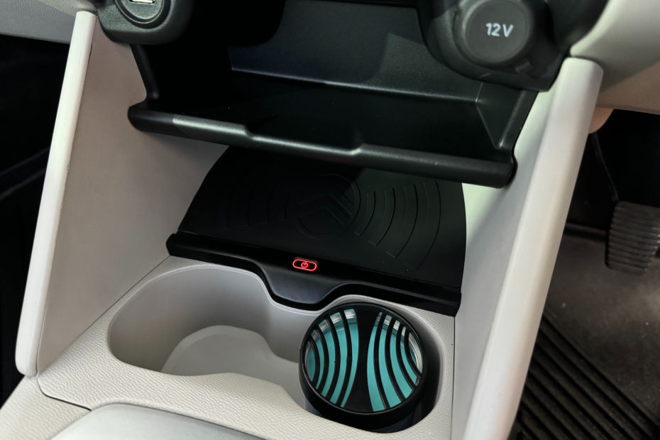 Citroen Basalt wireless phone charging