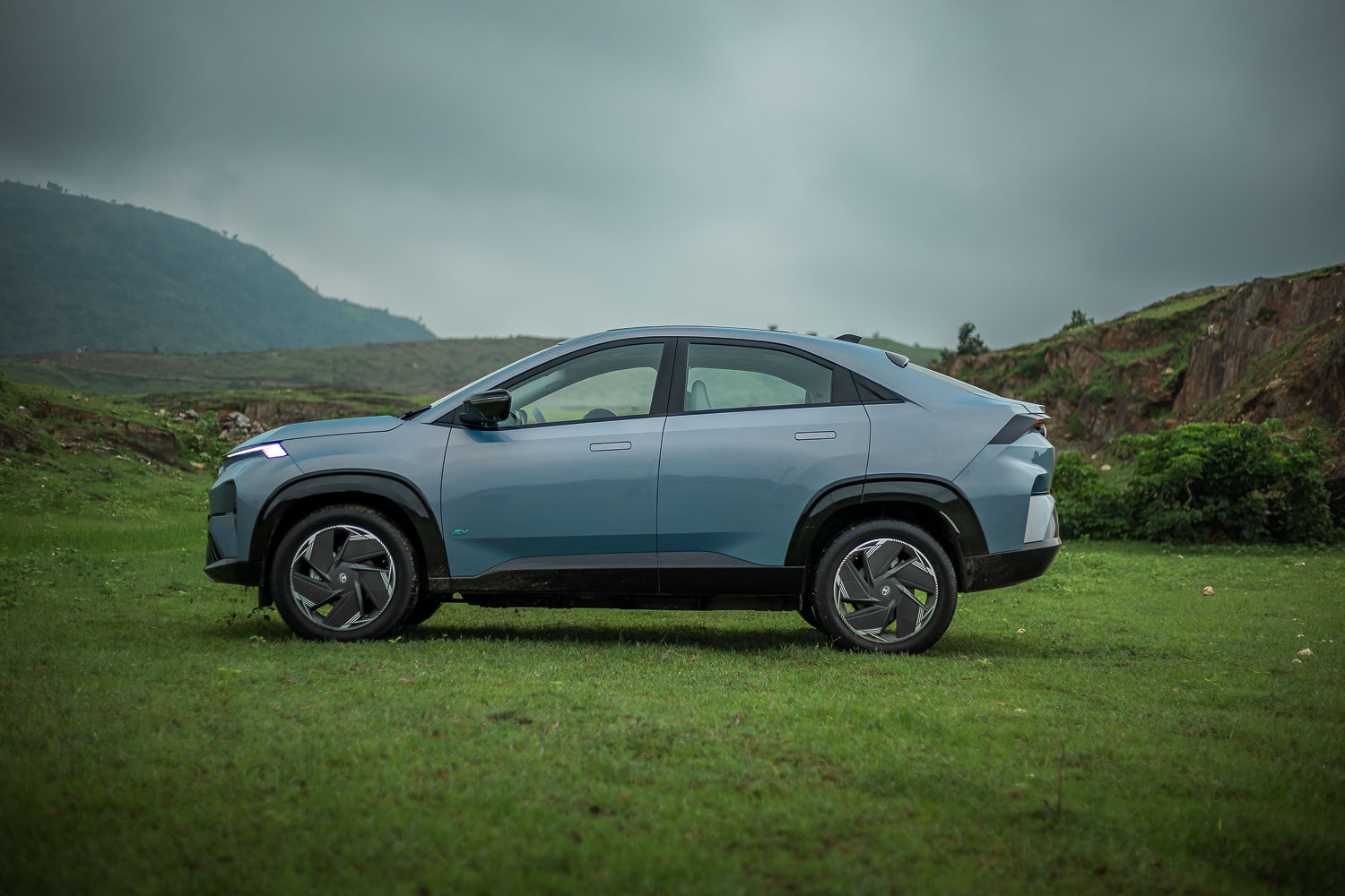 Tata Curvv EV side profile