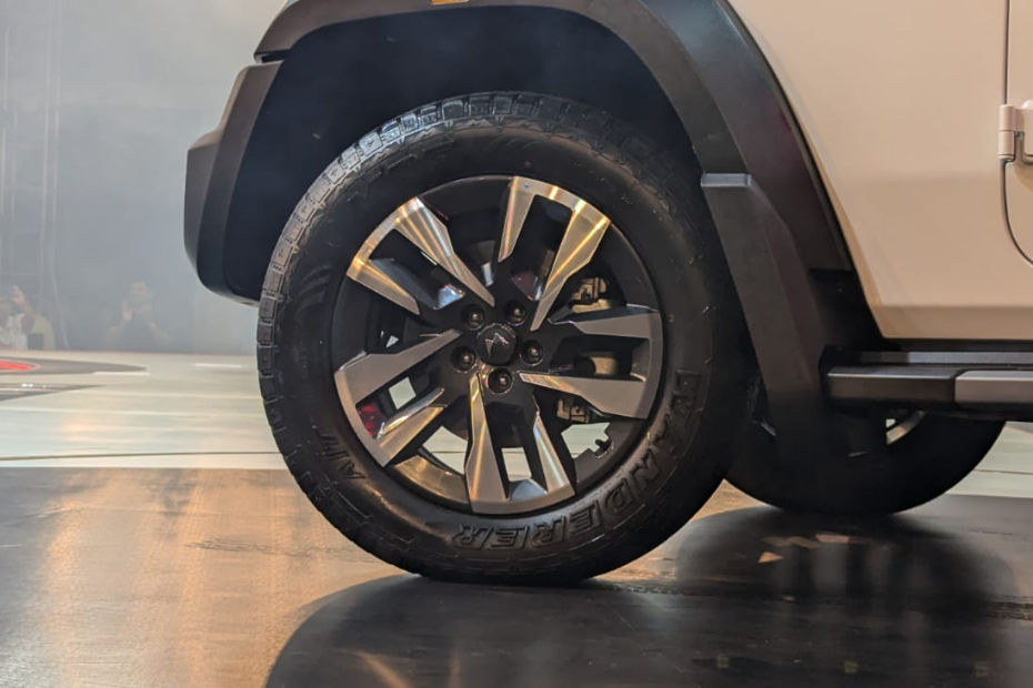 5-door Mahindra Thar Roxx 19-inch Alloys 5-door Mahindra Thar Roxx 19-inch Alloys