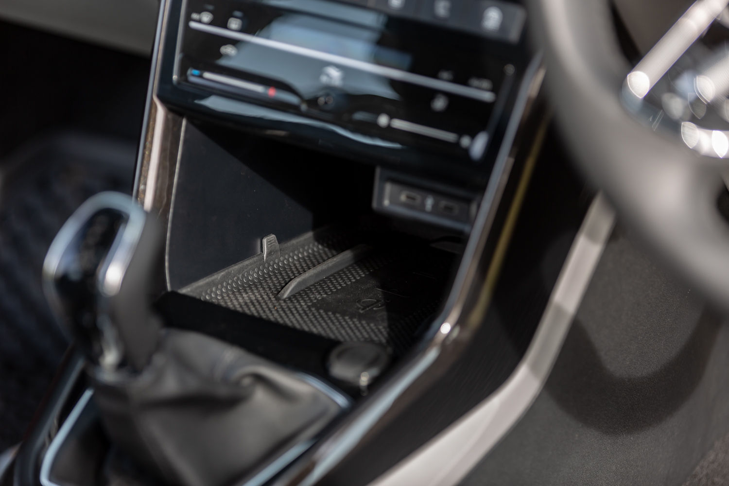 Skoda Kushaq wireless phone charger Skoda Kushaq wireless phone charger
