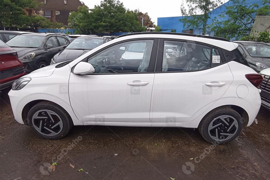 Hyundai Grand i10 Nios Dual-cylinder CNG Side