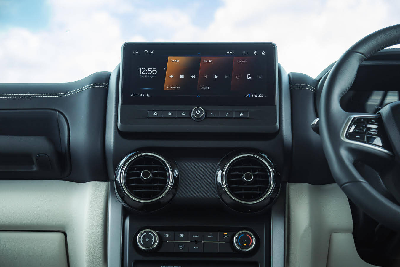 5 Door Mahindra Thar Roxx Touchscreen